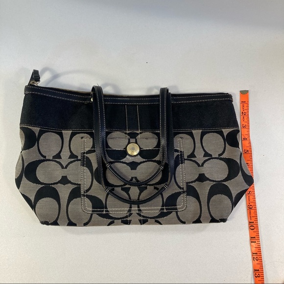 Classic Coach Shoulder Purse 16x10x6 - Picture 13 of 14